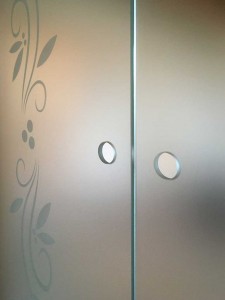 porte_vetro_satinato_vetro_porte_eclisse_pordenone_treviso_vetra_stefano_zambon_porta_vetro_satinato_sabbiato_decori_sabbiati (16) 
